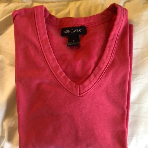 Ann Taylor Tops - Like-New Ann Taylor short sleeve v-neck t-shirt